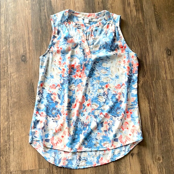 Tops - HP🎉 Dahlia Collection Watercolor Sleeveless TopXS